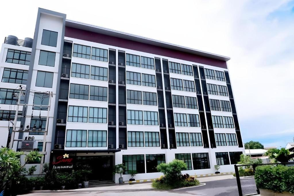 Sans Hotel Ratchaburi Exterior foto